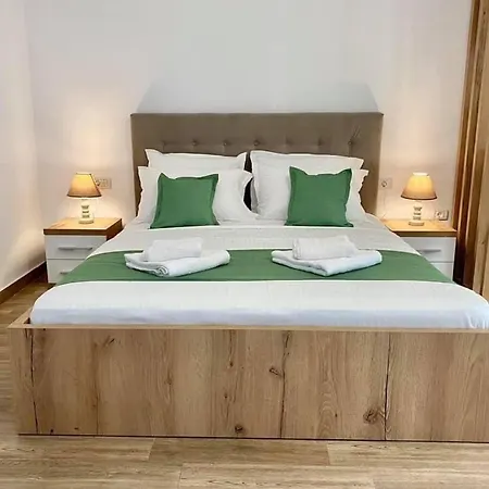 Lyvan's - Mamaia Nord Apartment