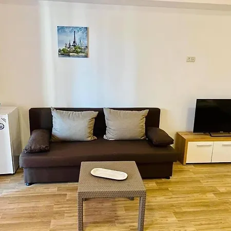 Lyvan's - Mamaia Nord Apartment