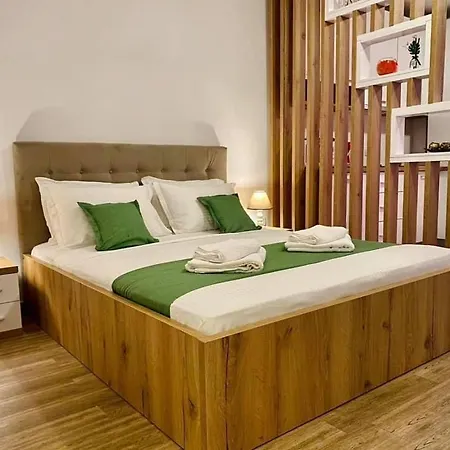 Lyvan's - Mamaia Nord Apartment *