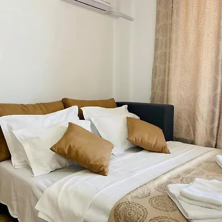Lyvan's - Mamaia Nord Apartment *