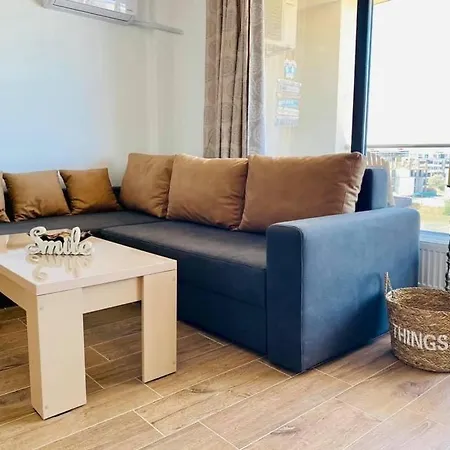 Lyvan's - Mamaia Nord Apartment *