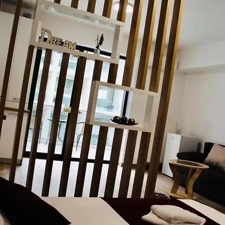 Lyvan's - Mamaia Nord Apartment