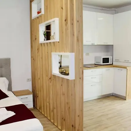 Lyvan's - Mamaia Nord Apartment *