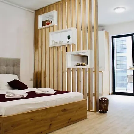 Lyvan's - Mamaia Nord Apartment *