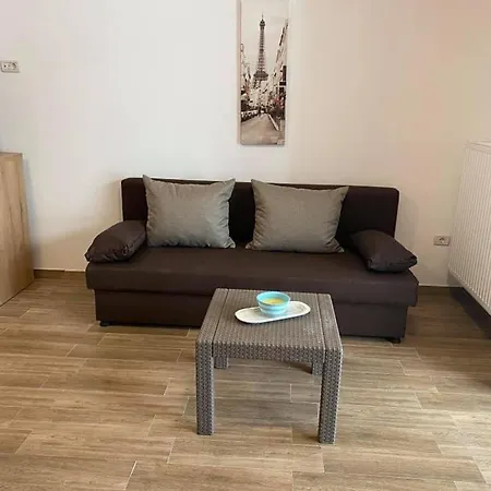Lyvan's - Mamaia Nord Apartment *