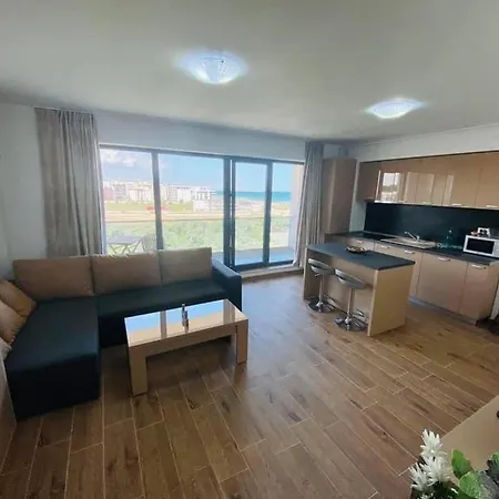 Lyvan's - Mamaia Nord Apartment *