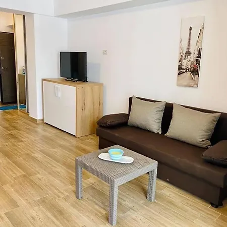 Lyvan's - Mamaia Nord Apartment *