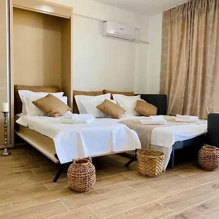 Lyvan's - Mamaia Nord Apartment *