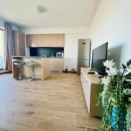 Lyvan's - Mamaia Nord * Navodari